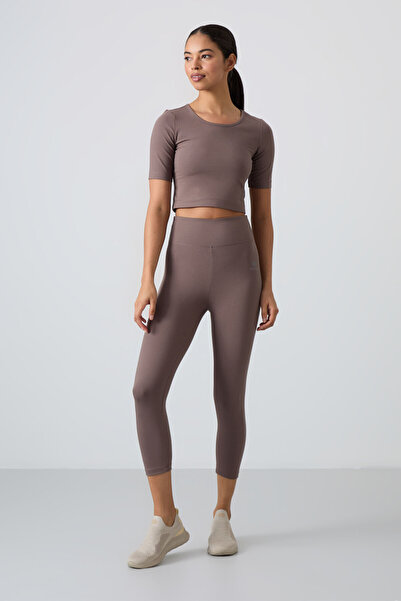 TOMMY LIFE Καφέ ψηλόμεσο καπρί-κομμένο μπλουζάκι με λεπτή εφαρμογή γυναικείο κολάν - 95285