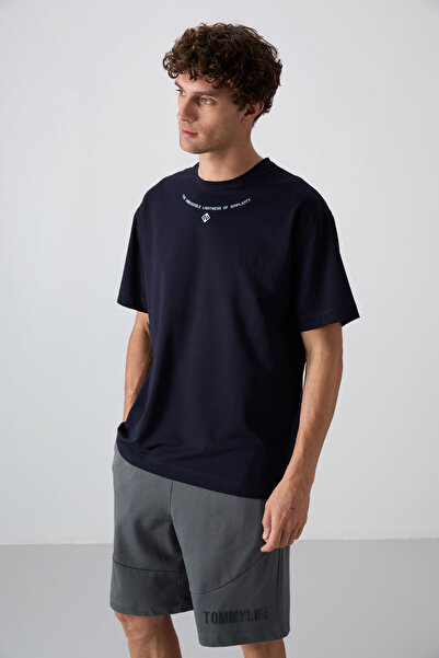 TOMMY LIFE Ανδρικό μπλουζάκι με εμπριμέ μπλουζάκι από βαμβακερό χοντρό μαλακό υφή - 88343