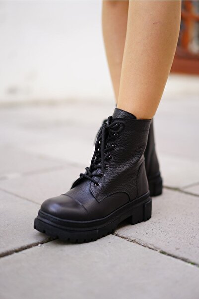 Genel Markalar Hakiki Deri Kadın Postal Önden Bağcıklı Yandan Fermuarlı Siyah...