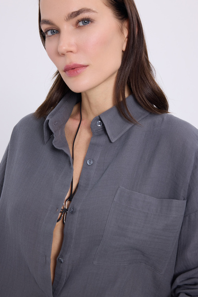 Tudors Kadın Oversize Geniş Kesim %100 Pamuk Müslin Kumaş Uzun Kollu Cepli Dokulu Koyu Gri Gömlek