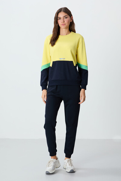 TOMMY LIFE Sarı Kompakt Pamuklu Kalın Pürüzsüz Dokulu O Yaka Oversize Fit Kad...