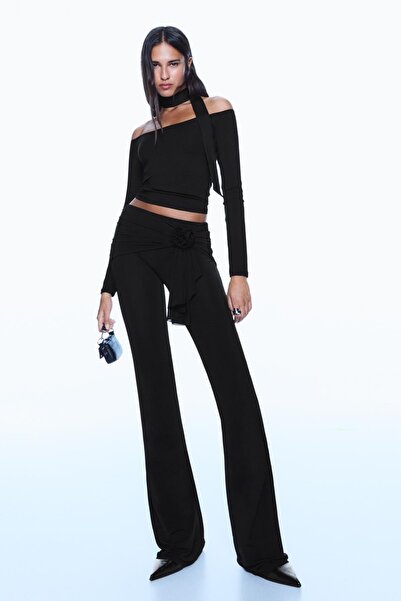 Bershka Drape çiçekli flare fit pantolon