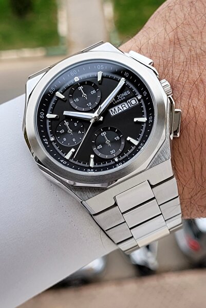 Tom Jones Kadranı Siyah Kordonu Gümüş Renk 44 mm Erkek Kol Saati