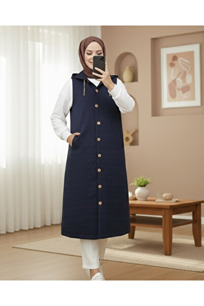 Modamorfo Γιλέκο με κουκούλα με καπιτονέ και λεπτομέρεια αλυσίδας με κουμπιά στο μπροστινό μέρος - Ναυτικό