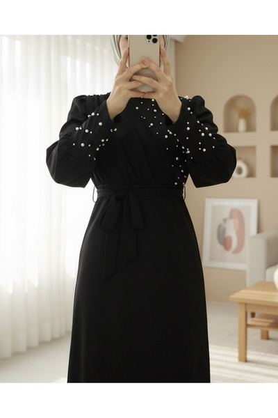 Modamorfo Dvouřadé krepové šaty s perleťovým detailem - černé