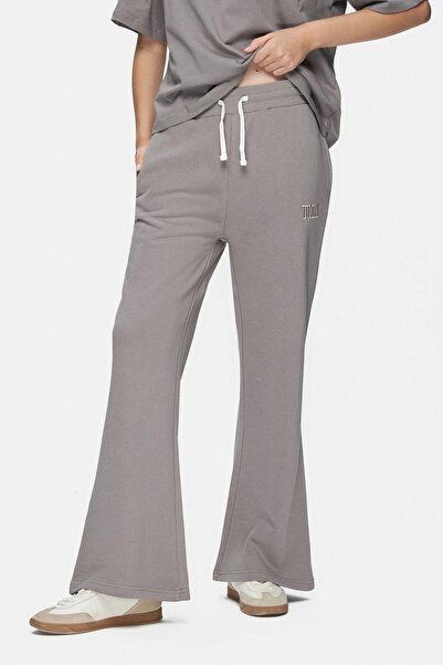 UCLA Γυναικεία αθλητικά παντελόνια DAPHNE σε γκρι χρώμα με κέντημα στο κάτω μέρος και κανονική εφαρμογή