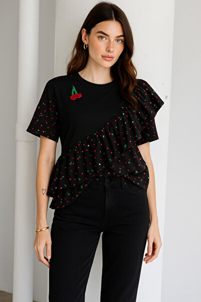 GZ Design Kiraz Işlemeli Fırfır Detaylı Siyah Bisiklet Yaka Oversize Tişört