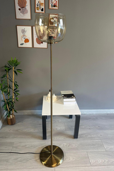 Bamyum Dijon Bal Rengi Cam Lambader Düz İnce Gövde Modern Dekoratif Metal Oturma Odası Zemin Lambası