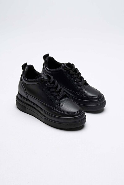 Zerenyus حذاء رياضي نسائي أسود بكعب مخفي 8 سم من أليكسيس بريميوم