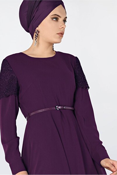 Alvina فستان بحزام وأكمام دانتيل 4679