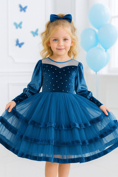 TREEMASS Kız çocuk kadife ve tülden elbise zarif tasarımıyla özel günler için ideal.