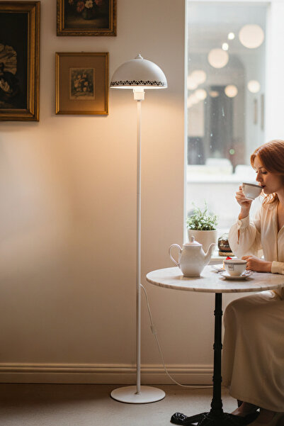 Marrien Luna Tulip Tek Ayaklı Beyaz Modern Metal Lambader | Oturma Odası & Yatak Odası & Salon Lambası