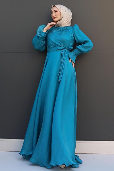 GİZ AGİYİM Βραδινό φόρεμα από μεταξωτό βενζίνη - Λεπτομέρεια φιόγκου