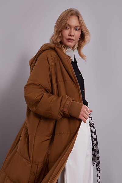 Levidor Καφέ φουσκωτό παλτό με κουκούλα με λεπτομέρεια snap-on στα πλαϊνά