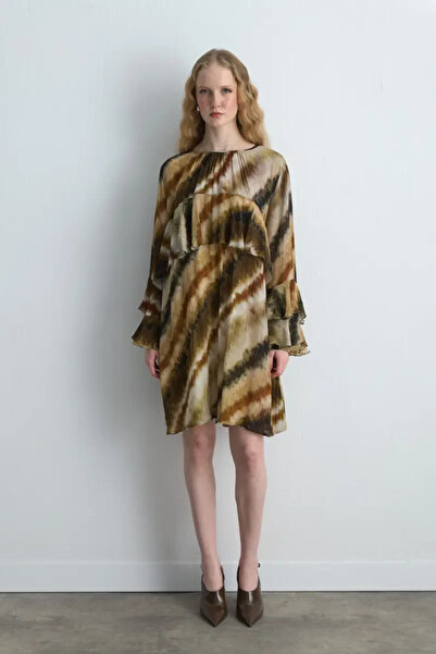 Gusto Flounce Comfortable Cut Short Dress - Beige