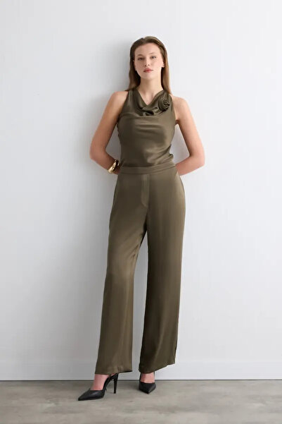 Gusto Pantaloni din satin cu picioare largi - verde