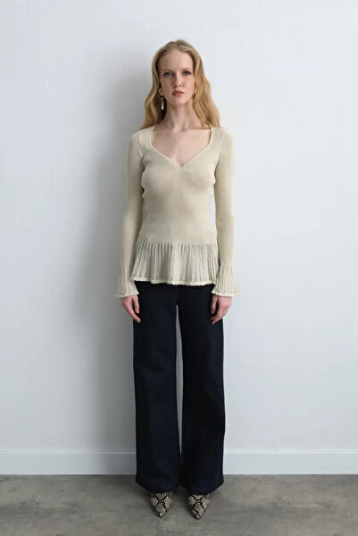 Gusto Heart Neckline Ruffle Detailed Knit Blouse - Gold