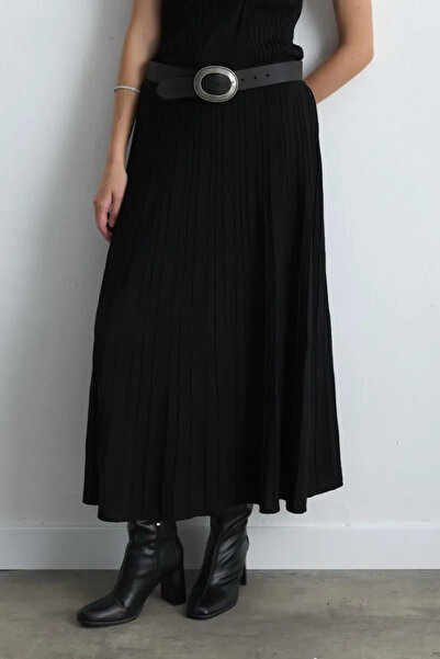 Gusto Long Knit Pleated Skirt - Black