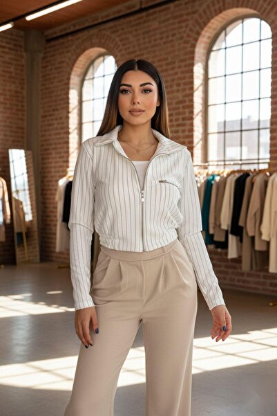 Mossta Μίνι μπουφάν με ριγέ λεπτομέρεια τσέπης σε λευκό χρώμα