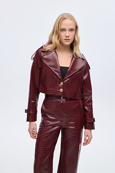 Quzu Crocodile Patterned Cropped Leather Jacket Plum