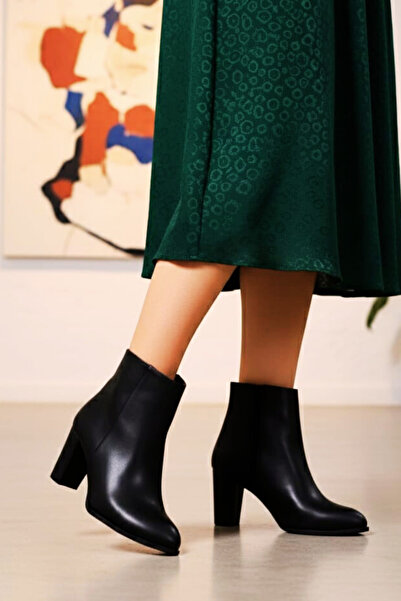 Weynes Μαύρα δερμάτινα γυναικεία κομψά μποτάκια με τακούνι 5cm Botie Wsb10218