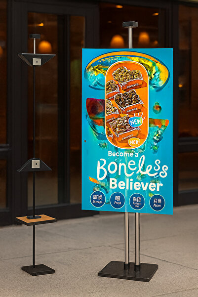 Grand City Media حامل أعلانات | بقاعدة رخامية