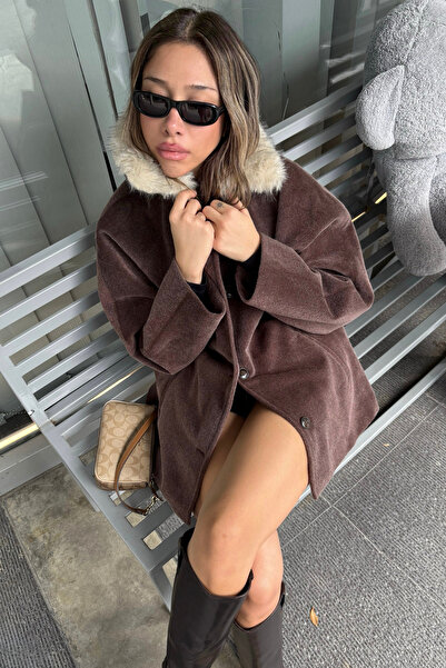 Nelli Studio Yakası Çıkarılabilir Suni Kürklü Kaban NS001