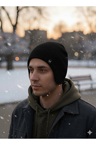 Etoile Studio Beanie with Ear Covers Detail