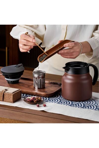 Generic Insulated thermal thermos designed to keep hot or cold drinks at their temperature for a long time.