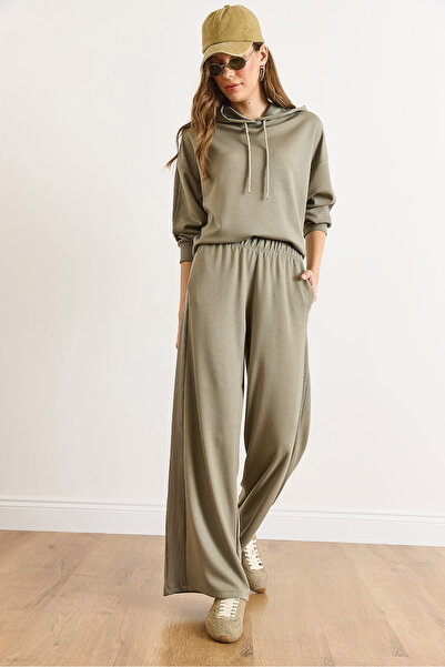 Olalook Women's Green Modal Buttoned Pocketed Draped Trousers with Wick Detail Pnt-19000380