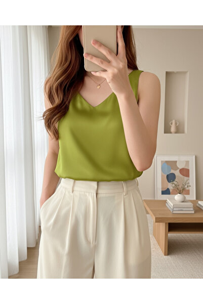 MissRunin V Yaka Sıfır Kol Saten Bluz