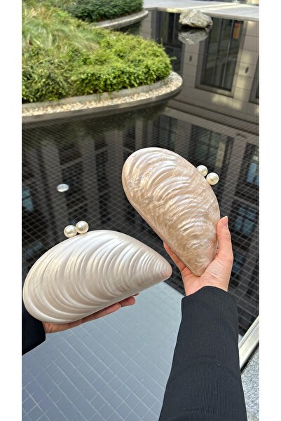 Merve Bayraktar White Mussel Bag