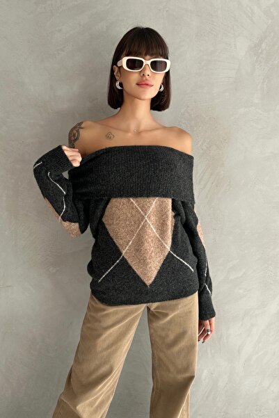 New Now Baklava Pattern Madonna Neck Tricot Sweater