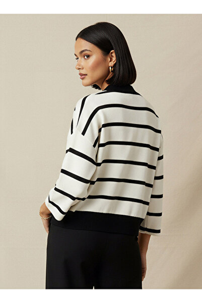 SP Characters Loose Fit Striped V-neck Cardigan