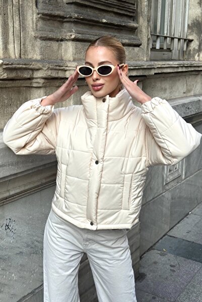 VAGGON Short Puffer Jacket with Snap Detail