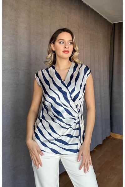 Seher Öztop Kolsuz Yandan Drapeli Saten Bluz Lacivert