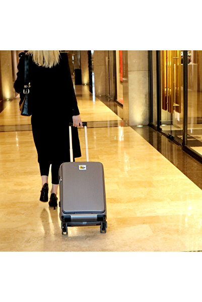 Biggdesign Moods Up Front Compartment 20" Luggage with Cup Holder and USB Port Black