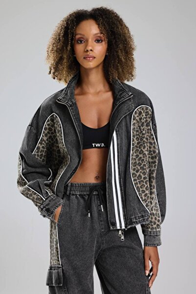 tw3 Women's Leopard Printed between Piped Detailed Design Denim Jacket