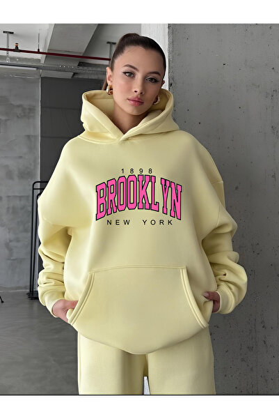 vikitekno سترة نسائية بغطاء رأس بروكلين مطبوع قصة فضفاضة باللون الأصفر