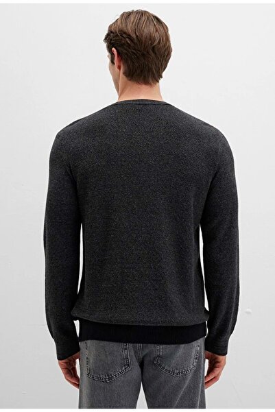 Mavi 070377 Ανδρικό μπλουζάκι με μακρυμάνικο λαιμόκοψη σε χρώμα μπλοκ ΜΑΥΡΟ