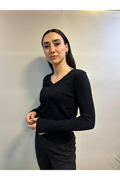 EnderGiyim Women's V-Neck Slim Knit Blouse – Basic and Stylish Model
