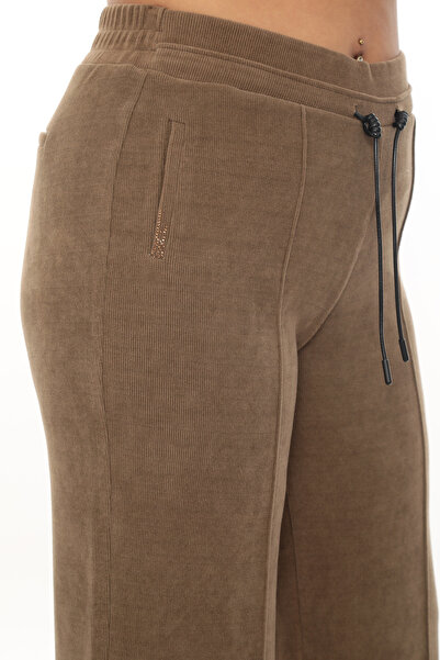 EXİTLİNE Women's Winter Velvet Trousers with Bee Accessories and Stone Pipe Leg Detail in Tan Color