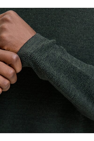 Jack & Jones Men's knitted sweater with a scoop neck, Dark green