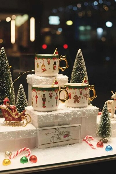 Miniso Yeni Yıl Temalı Altın Kaşıklı Porselen Kupa