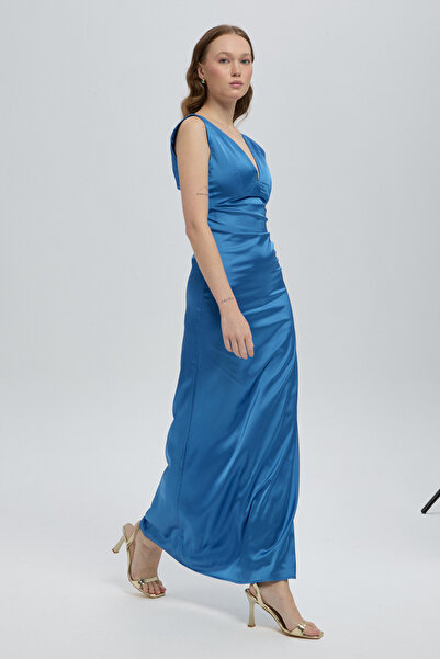 LADYA COLLECTION Μπλε σατέν φόρεμα Elara με λεπτομέρεια στην πλάτη