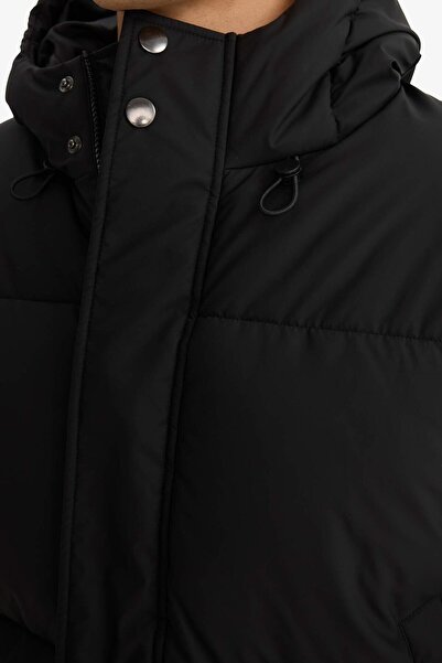 DeFacto Αδιάβροχο παλτό Regular Fit K με κουκούλα με επένδυση τσέπης, αντιανεμικό με φερμουάρ (25 WN)