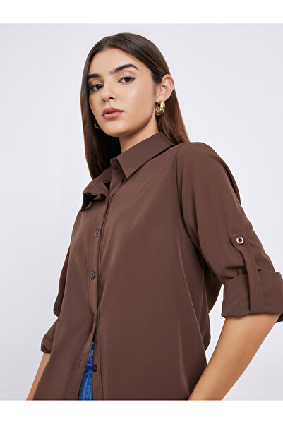 Styli قميص بني بأكمام مطوية قصة فضفاضة
