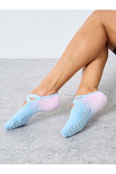 Styli Ombre Cross Over Strap Silicon Pad Base No Show Yoga Socks