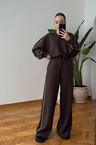 MAGARDE Σετ με λεπτομέρεια V-λαιμόκοψη και διακοσμητικές λωρίδες - ΚΑΦΕ