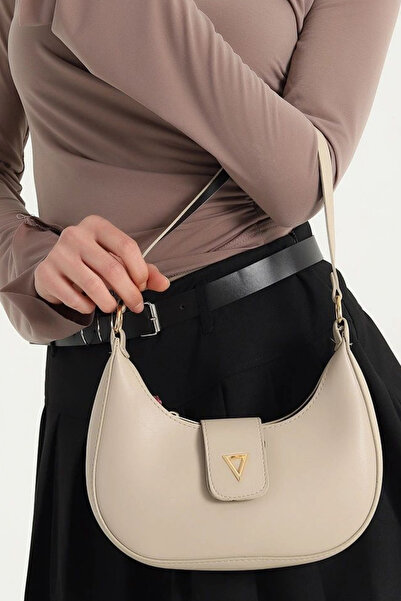 Tesettür Diyarı Τσάντα από συνθετικό δέρμα με μαγνητικό κλείσιμο και φερμουάρ...